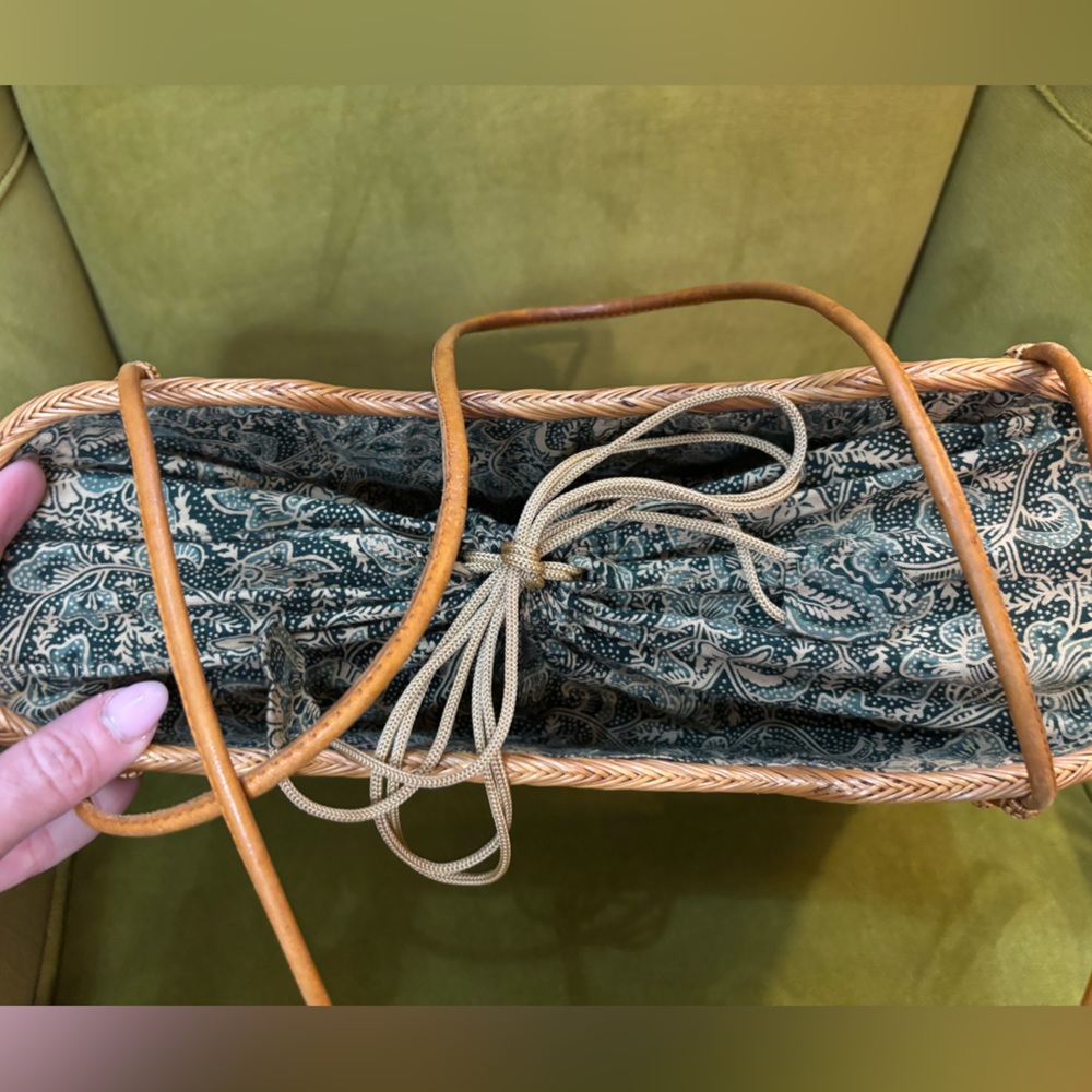 Handcrafted Rattan Ata Bag - Picture 5 of 8